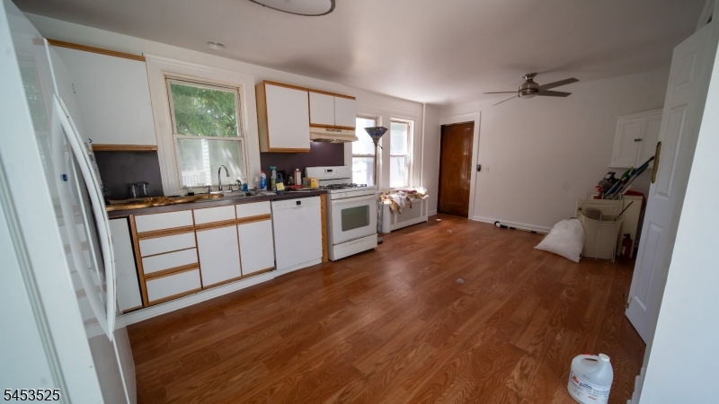 288 Paterson Ave Property Photo 7