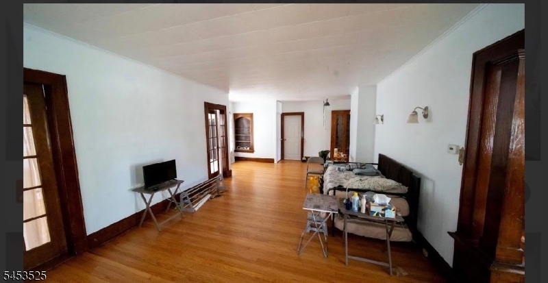 288 Paterson Ave Property Photo 9
