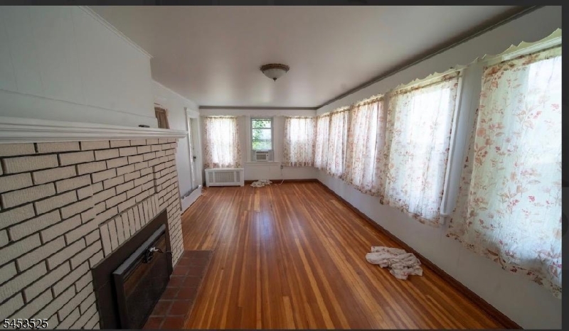 288 Paterson Ave Property Photo 11