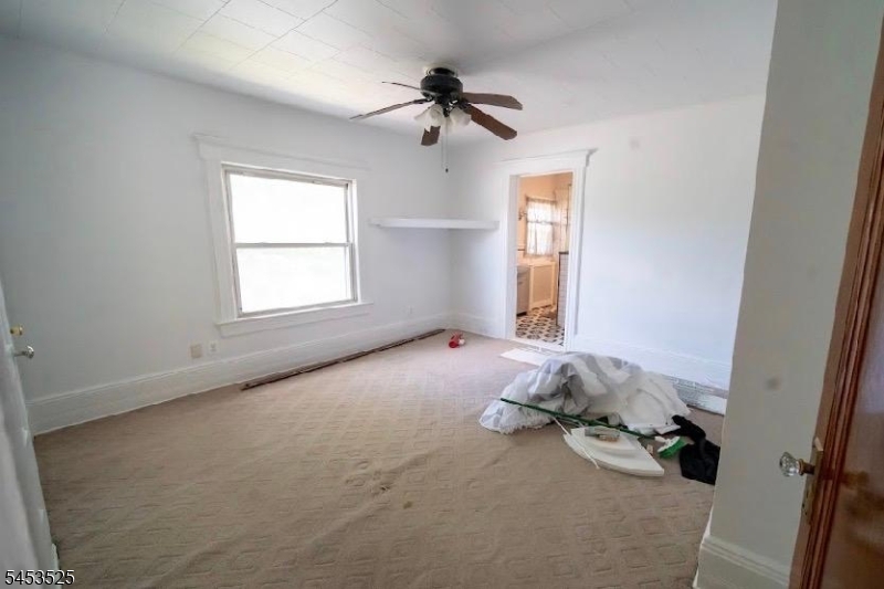 288 Paterson Ave Property Photo 13