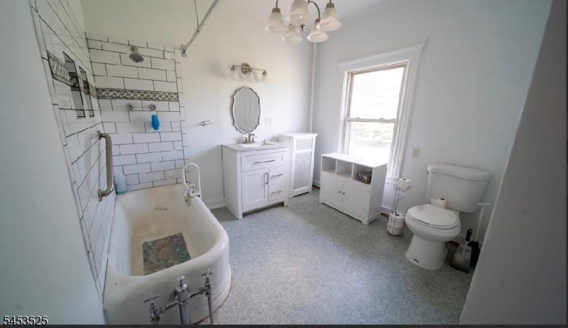 288 Paterson Ave Property Photo 15