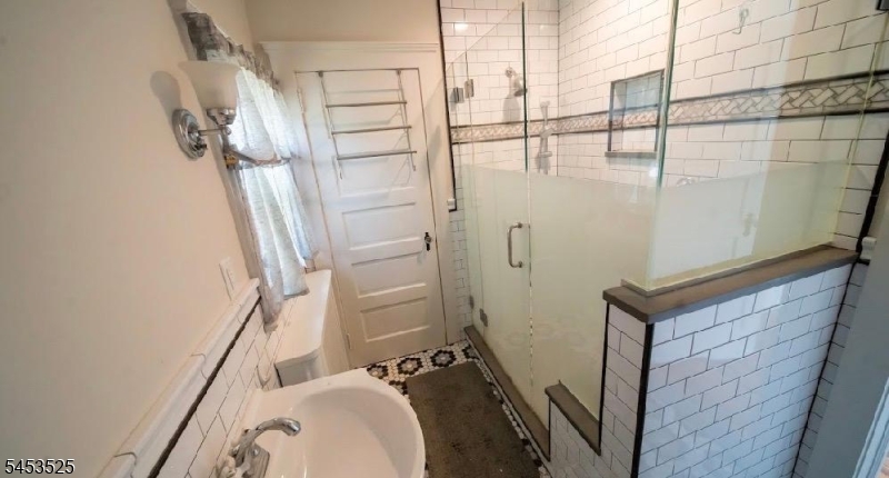 288 Paterson Ave Property Photo 16
