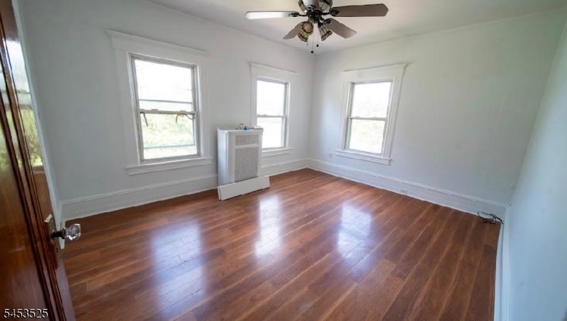 288 Paterson Ave Property Photo 18