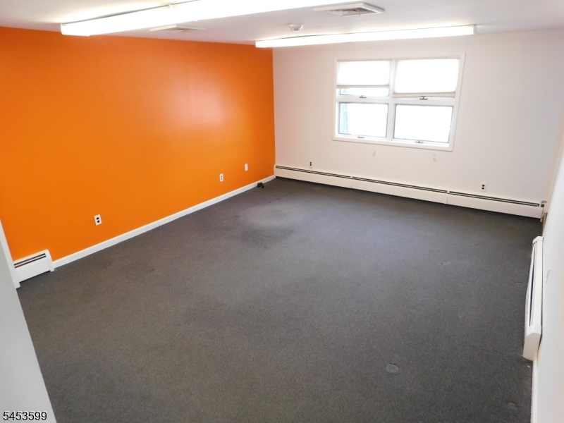 107 Stuyvesant Ave Property Photo 2