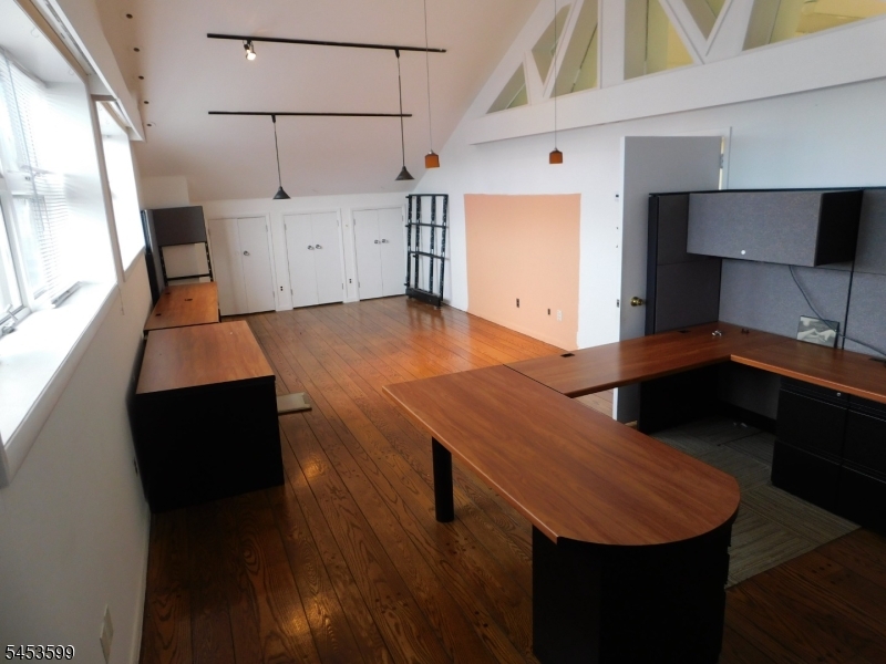 107 Stuyvesant Ave Property Photo 3