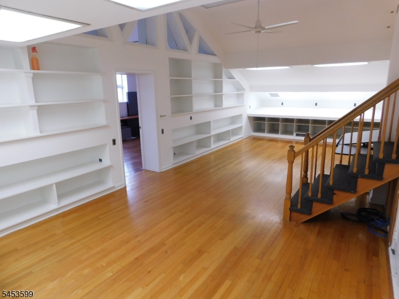 107 Stuyvesant Ave Property Photo 4