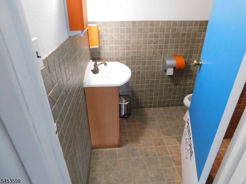 107 Stuyvesant Ave Property Photo 6