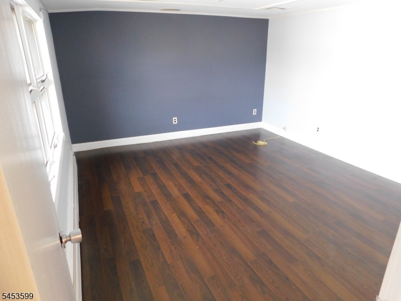 107 Stuyvesant Ave Property Photo 11