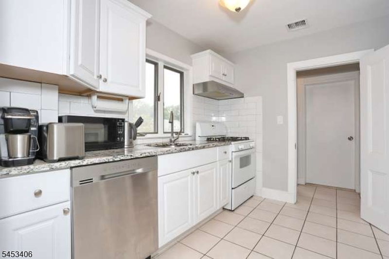 120 Liberty St Property Photo 7