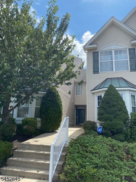 220 Cambridge Ct Property Photo 2