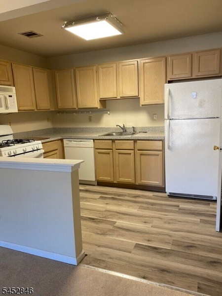 220 Cambridge Ct Property Photo 3