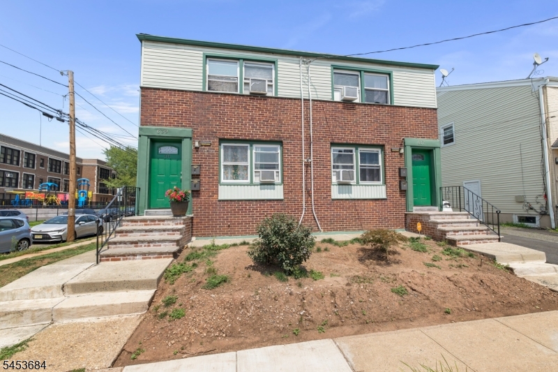 637 Myrtle St 4 Property Photo 2