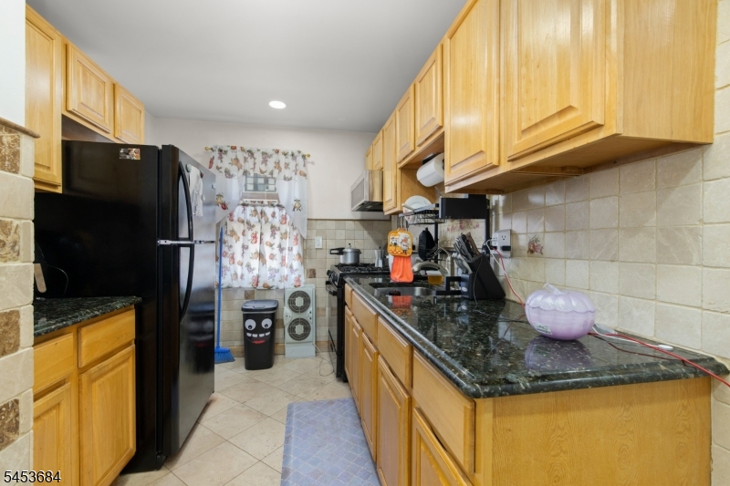 637 Myrtle St 4 Property Photo 7