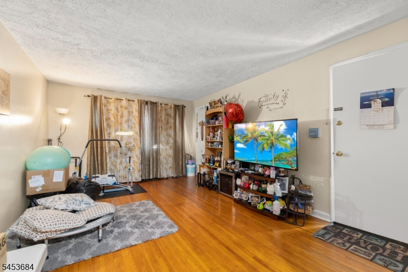 637 Myrtle St 4 Property Photo 10