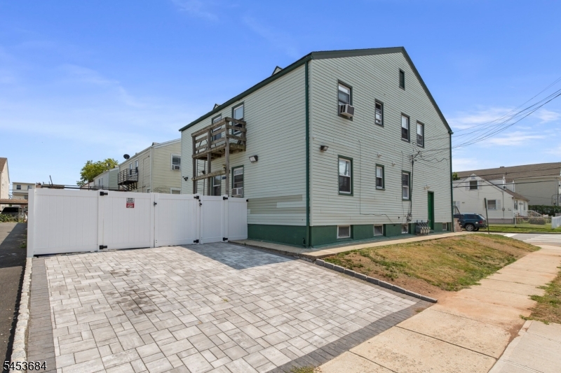 637 Myrtle St 4 Property Photo 31