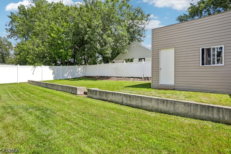 10 Independence Dr Property Photo 41