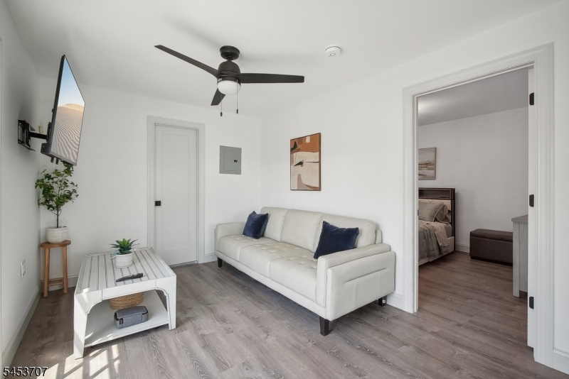 220 Bay Ter Property Photo 6