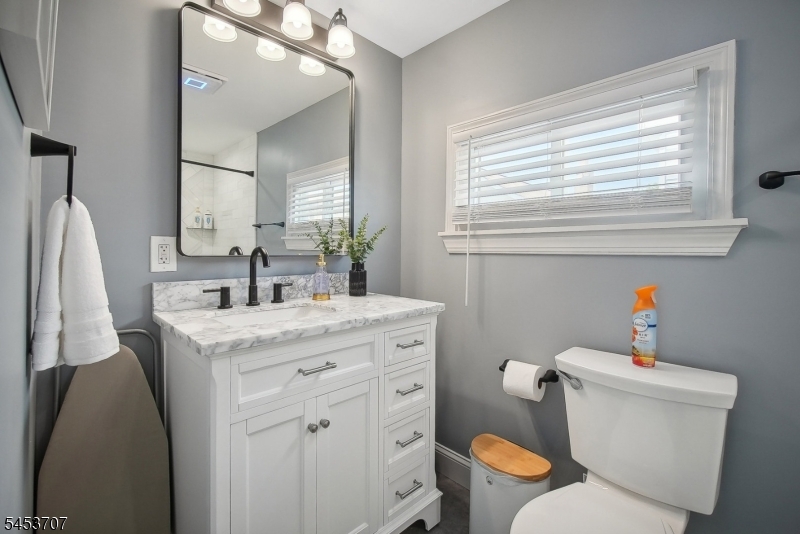 220 Bay Ter Property Photo 10