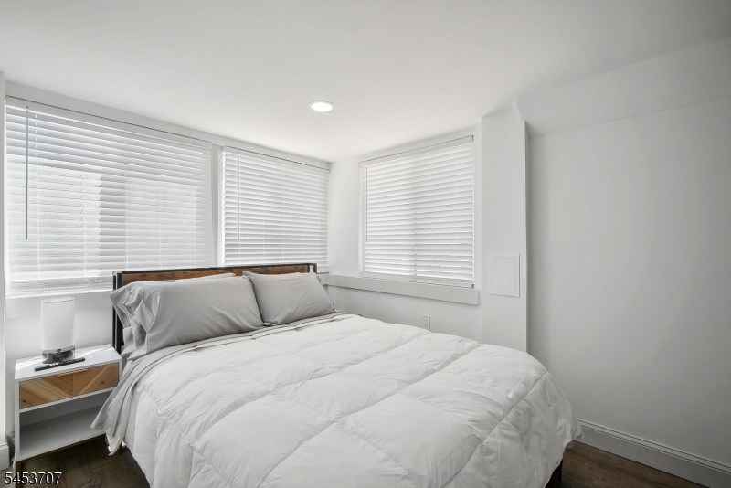 220 Bay Ter Property Photo 17