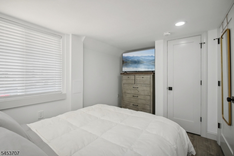 220 Bay Ter Property Photo 18