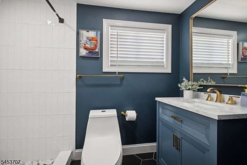 220 Bay Ter Property Photo 19