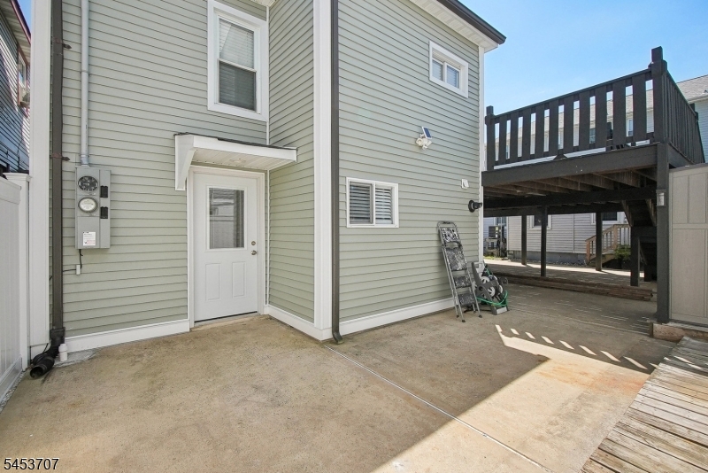 220 Bay Ter Property Photo 21