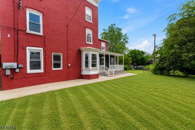 60 Brainard St Property Photo 3