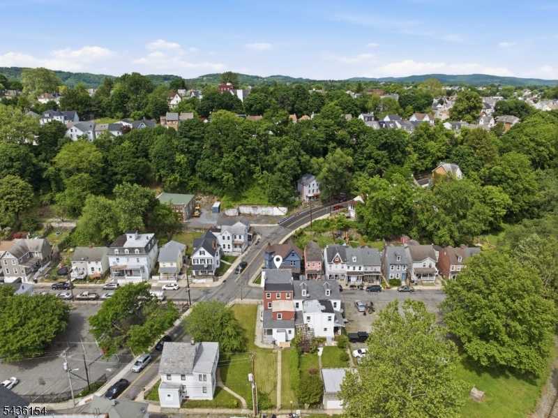 60 Brainard St Property Photo 8
