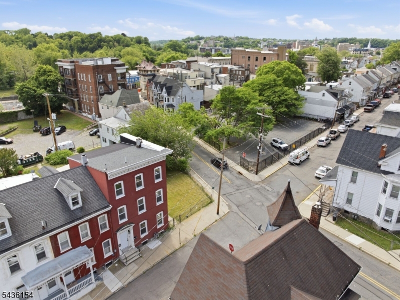 60 Brainard St Property Photo 11