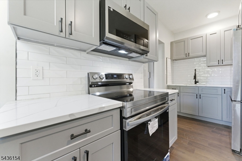60 Brainard St Property Photo 13