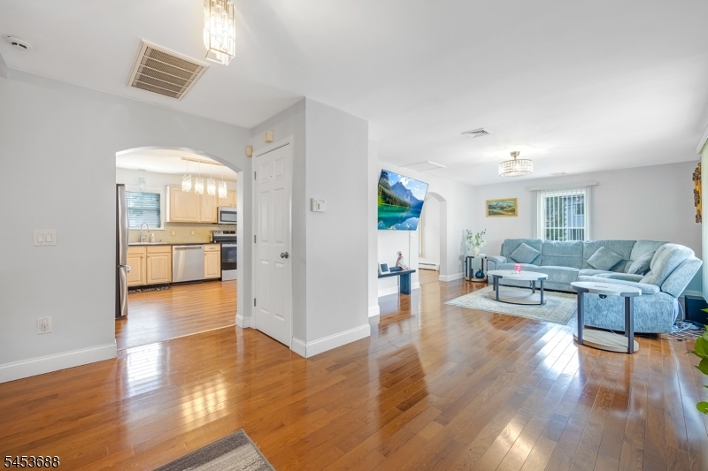 7 Henoch Ave Property Photo 8