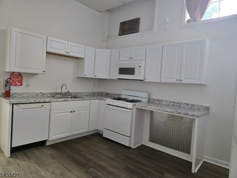 1263 Stuyvesant Ave Property Photo 1