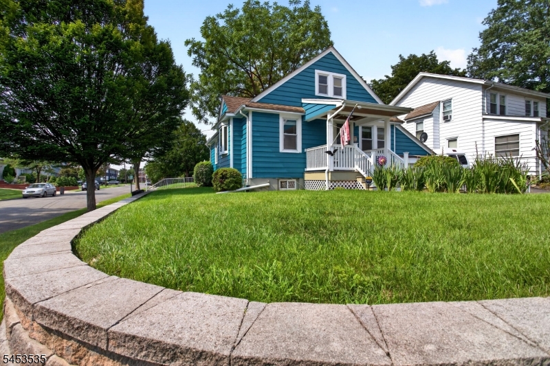 1 Perry Pl Property Photo 3