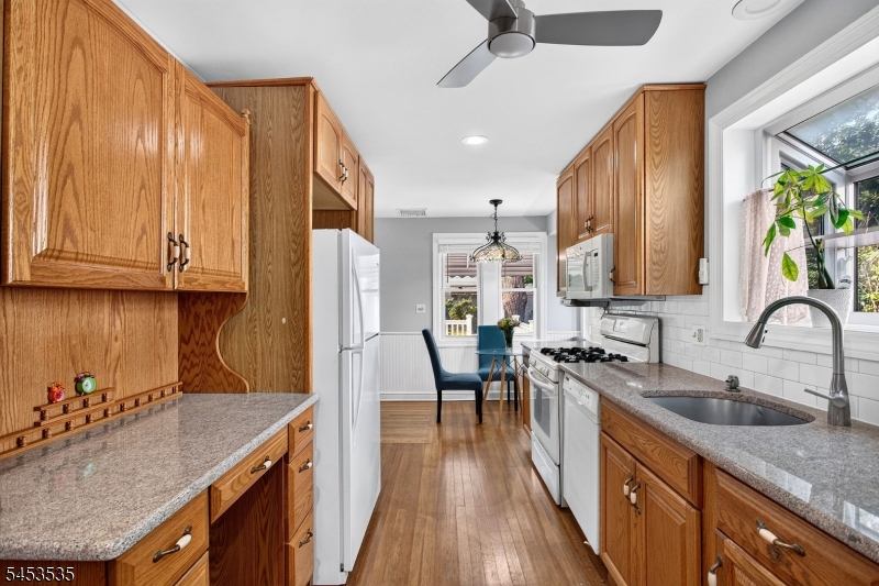1 Perry Pl Property Photo 15