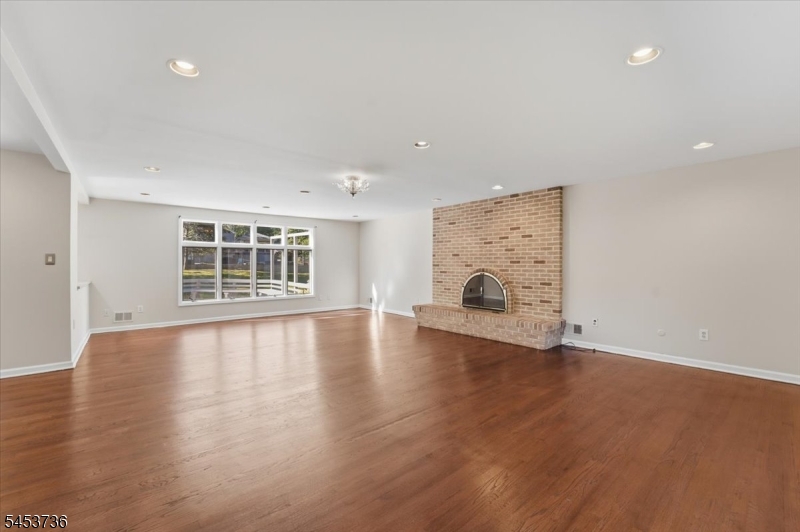 6 King Arthurs Ct Property Photo 4