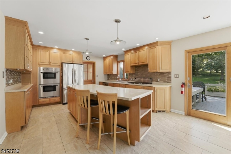 6 King Arthurs Ct Property Photo 12