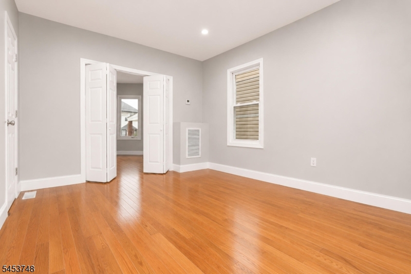 734 Summer Ave First Floor 1 Property Photo 10