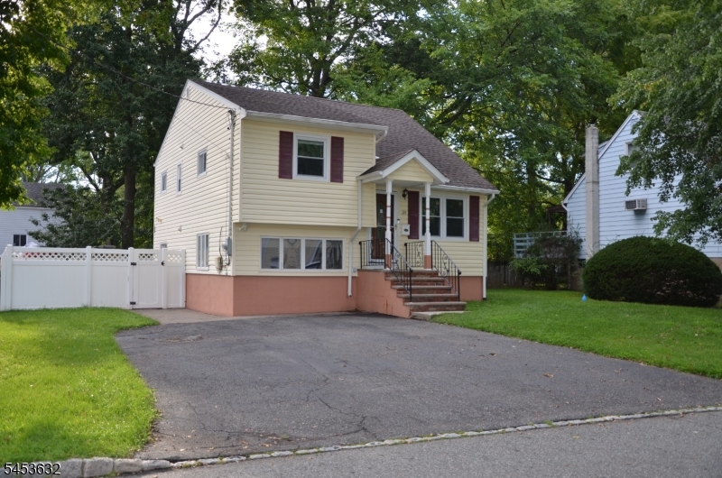 38 Auburn Rd Property Photo 3