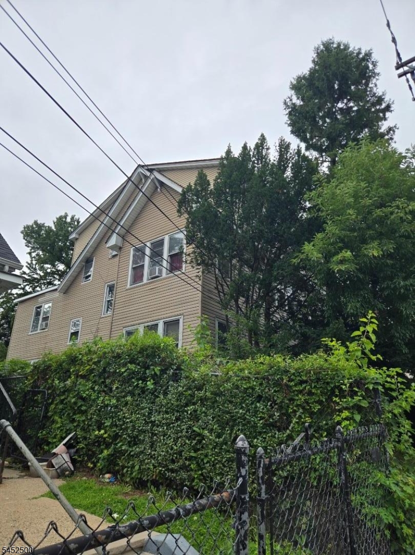 13 Fuller Pl Property Photo 2