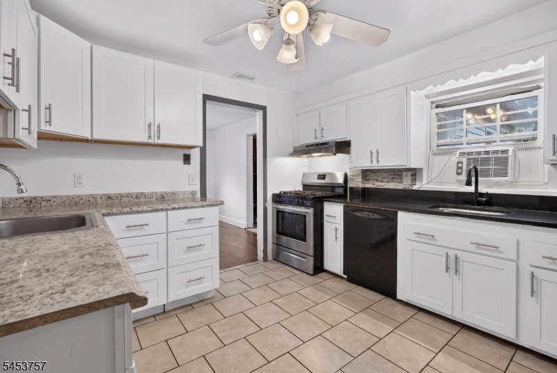 1601 N Stiles St Property Photo 17