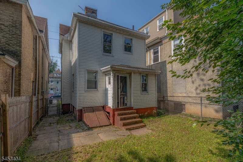 961 Lafayette St Property Photo 16
