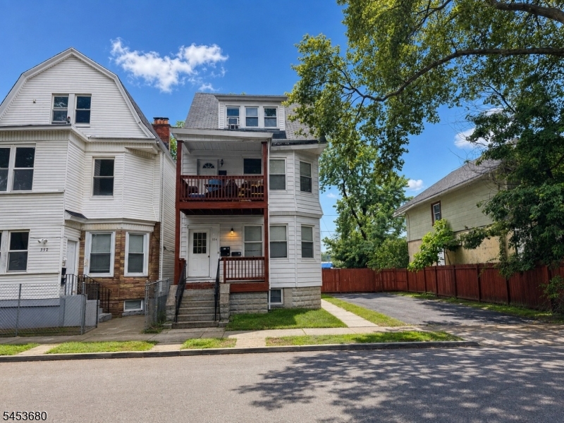 554 Norwood St Property Photo 2