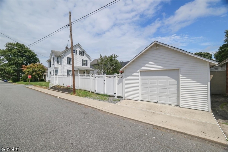 33 State St Property Photo 15