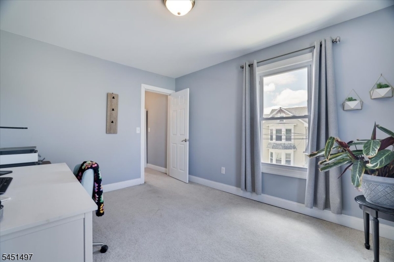 33 State St Property Photo 44