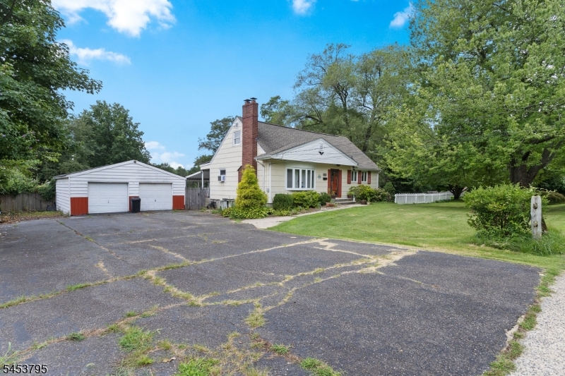 752 Park Ave Property Photo 4