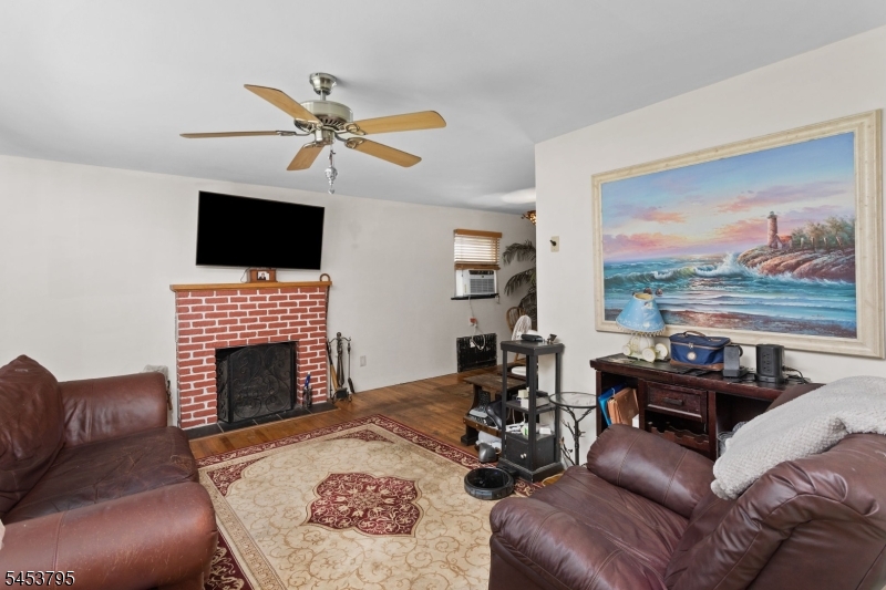 752 Park Ave Property Photo 11