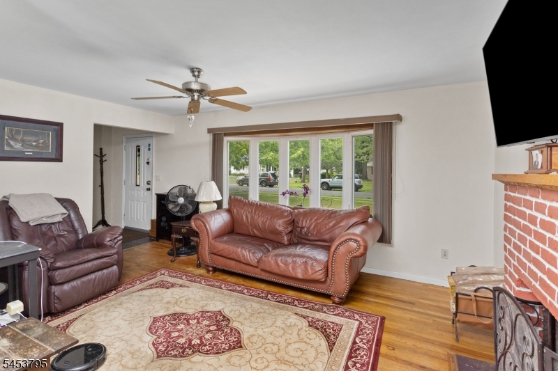 752 Park Ave Property Photo 12