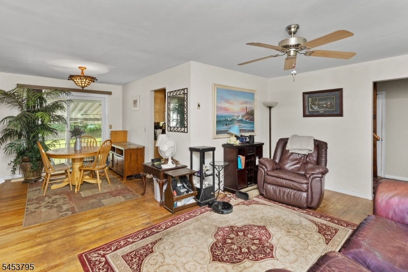 752 Park Ave Property Photo 13