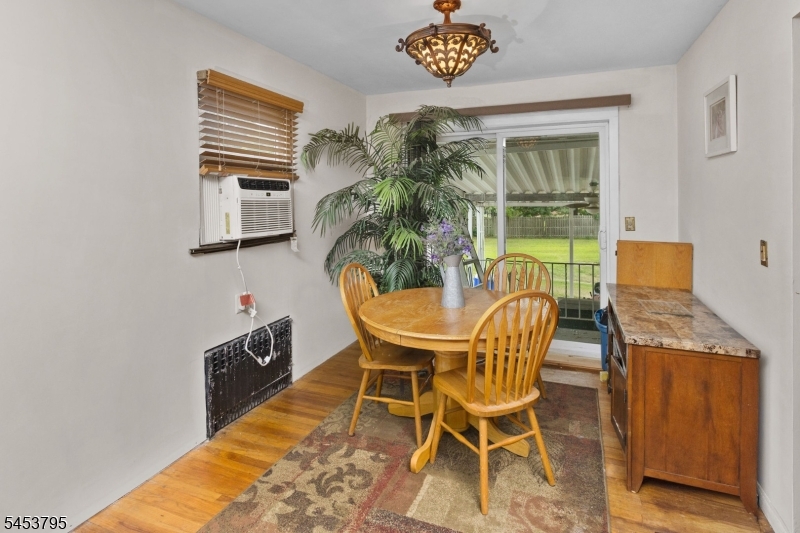 752 Park Ave Property Photo 14