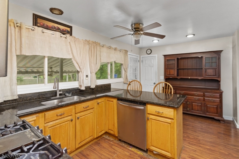 752 Park Ave Property Photo 18